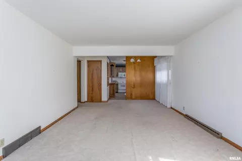 2417 15th Ave, Moline, IL 61265 photo 4