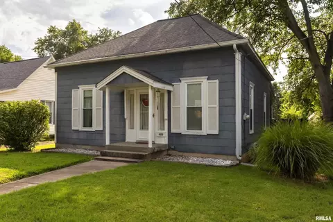 409 Pennsylvania Ave, Carterville, IL 62918