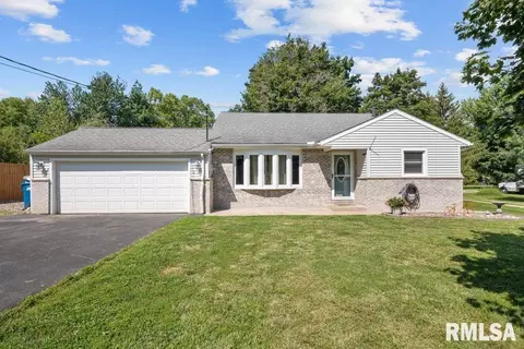 419 15th St, Rapids City, IL 61278