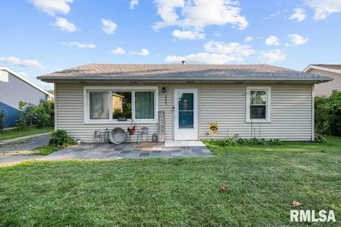 2005 W 75th Pl, Davenport, IA 52806