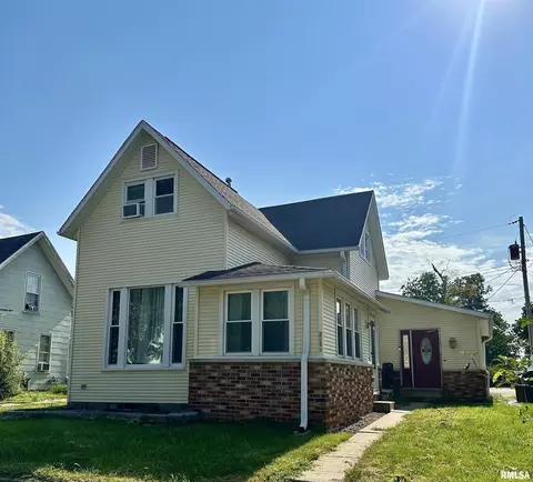 2209 Pershing Blvd, Clinton, IA 52732