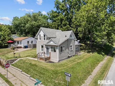 3104 Fairview St, Davenport, IA 52804