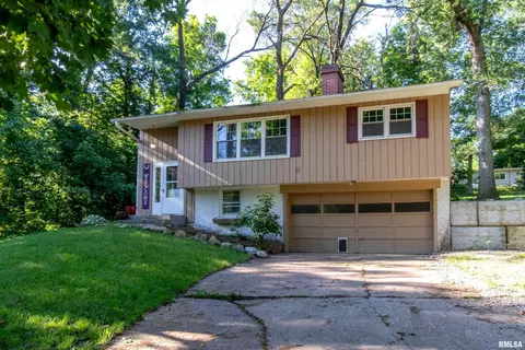 147 Central Park Ave, Geneseo, IL 61254