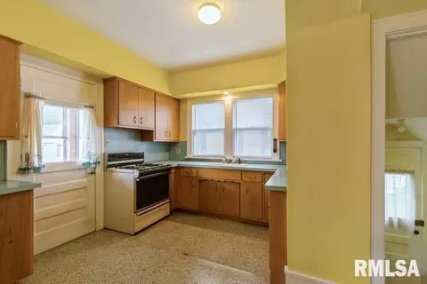 2137 14th St, Moline, IL 61265 photo 8