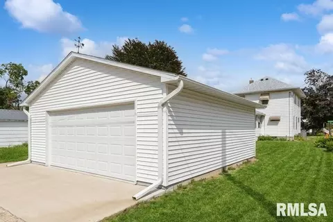 2137 14th St, Moline, IL 61265 photo 2