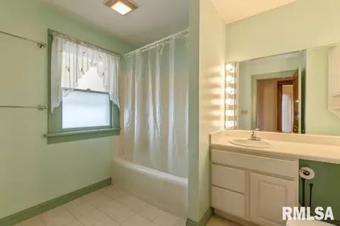 2137 14th St, Moline, IL 61265 photo 13