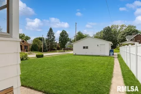 2137 14th St, Moline, IL 61265 photo 3