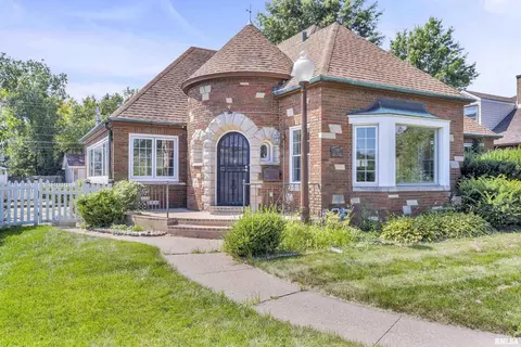 2937 E Locust St, Davenport, IA 52803