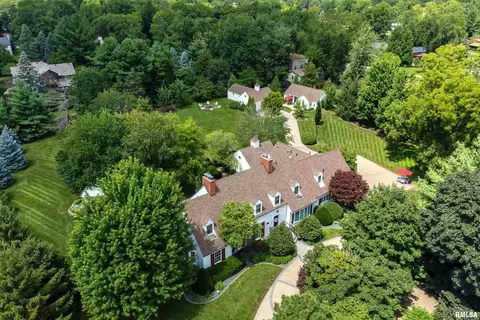 4026 Jersey Ridge Rd, Davenport, IA 52807