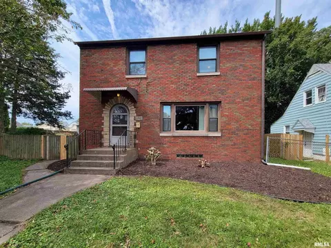 2640 N Division St, Davenport, IA 52804