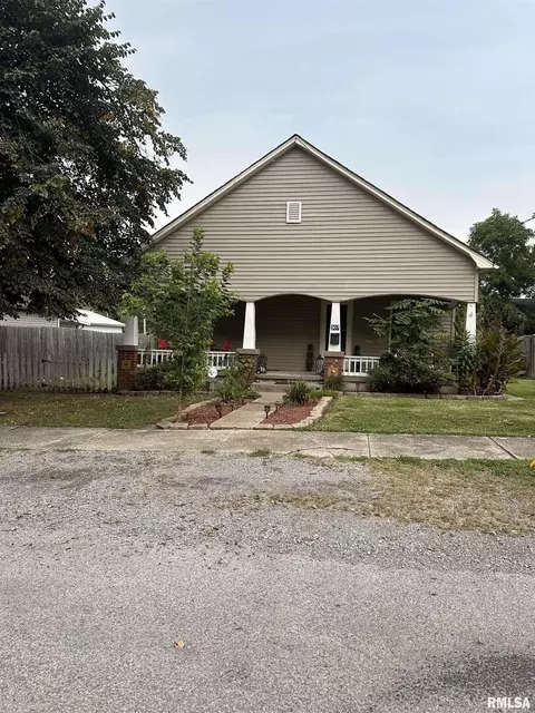 307 W 5th St, West Frankfort, IL 62896