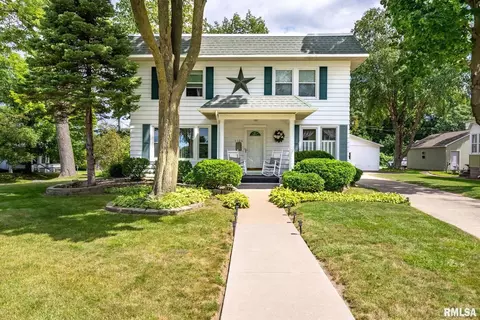 1104 11th St, Moline, IL 61265