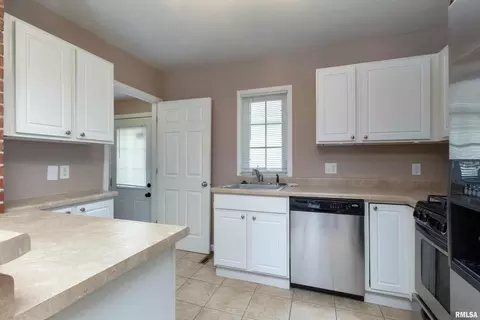 506 27th Ave, Moline, IL 61265 photo 4