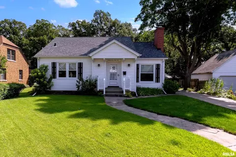 2166 10th Street Pl, East Moline, IL 61244