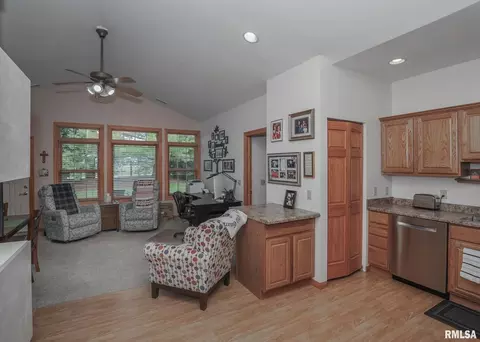 1013 Arbor Dr, Moline, IL 61265 photo 6
