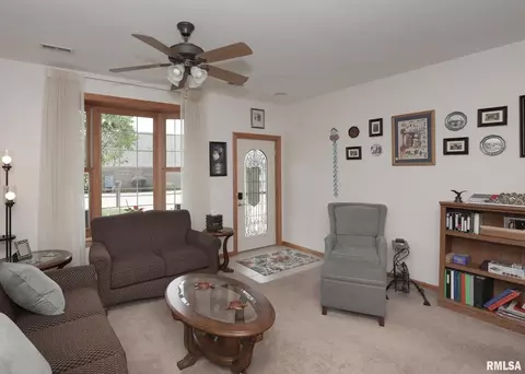 1013 Arbor Dr, Moline, IL 61265 photo 3