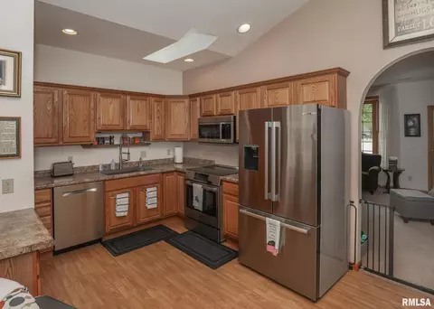 1013 Arbor Dr, Moline, IL 61265 photo 8