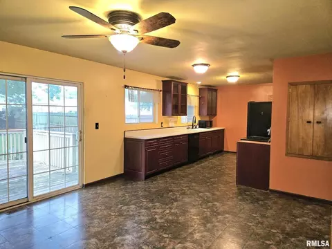 211 E Summit St, Wilton, IA 52778 photo 3