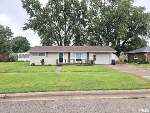 211 E Summit St, Wilton, IA 52778