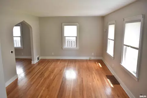 2337 32nd St, Moline, IL 61265 photo 5