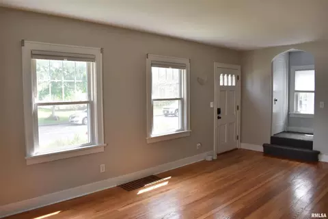 2337 32nd St, Moline, IL 61265 photo 3