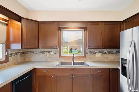 632 E Orange St, Geneseo, IL 61254 photo 9