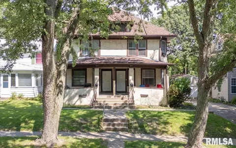 814 Kirkwood Blvd, Davenport, IA 52803