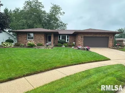 1308 Maplewood Ct, Dewitt, IA 52742