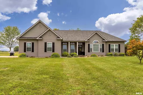 500 Willow Lake Rd, Eldorado, IL 62930