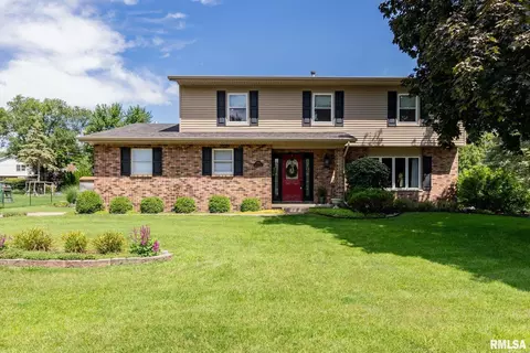2144 Dorchester Ct, Davenport, IA 52807