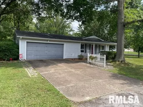 520 S 5th St, Herrin, IL 62948