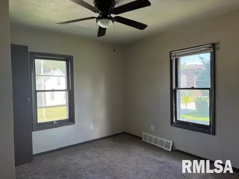 1921 10th St, Moline, IL 61265 photo 8
