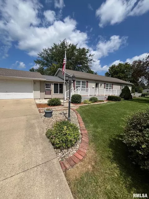 1002 E 10th St, Kewanee, IL 61443 photo 2