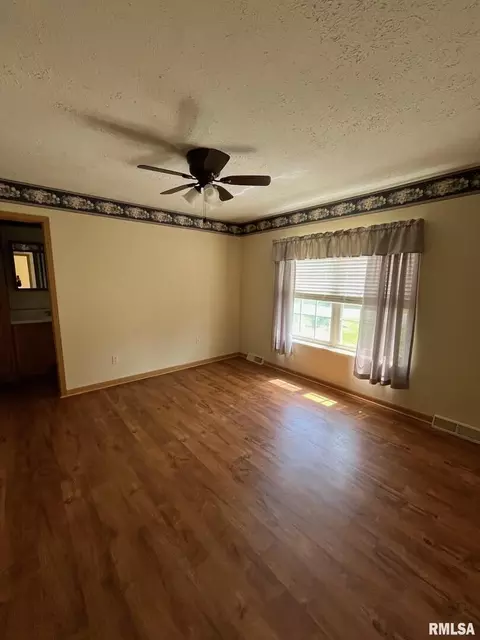 1002 E 10th St, Kewanee, IL 61443 photo 17