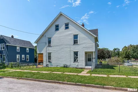 1628 Warren St, Davenport, IA 52804