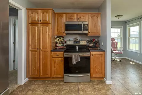 306 Evergreen Trl, Herrin, IL 62948 photo 8