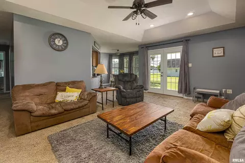 306 Evergreen Trl, Herrin, IL 62948 photo 3