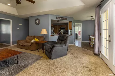 306 Evergreen Trl, Herrin, IL 62948 photo 9