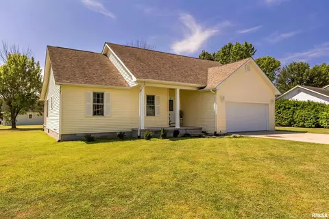 306 Evergreen Trl, Herrin, IL 62948