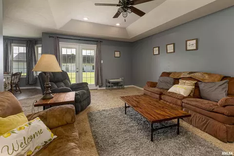 306 Evergreen Trl, Herrin, IL 62948 photo 2