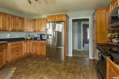 306 Evergreen Trl, Herrin, IL 62948 photo 6
