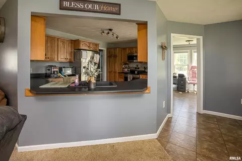 306 Evergreen Trl, Herrin, IL 62948 photo 4