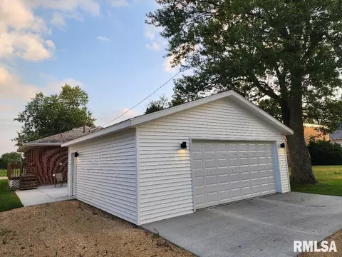 925 10th Ave, Fulton, IL 61252 photo 2