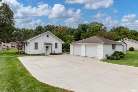918 11th Avenue C Ct, Silvis, IL 61282