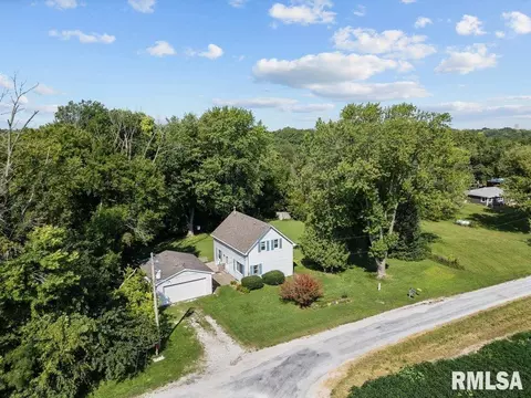 9200 77th St, Taylor Ridge, IL 61284