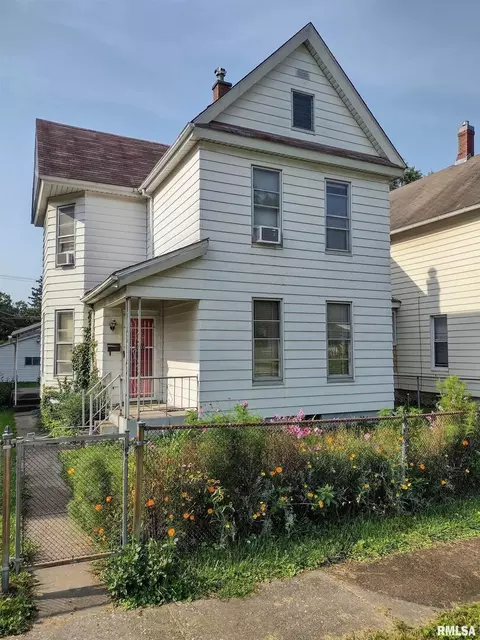1511 W 8th St, Davenport, IA 52802