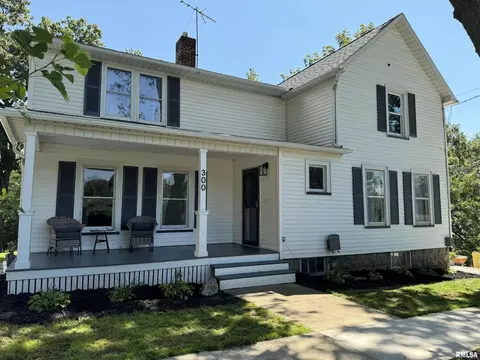 300 S Henderson St, Toulon, IL 61483