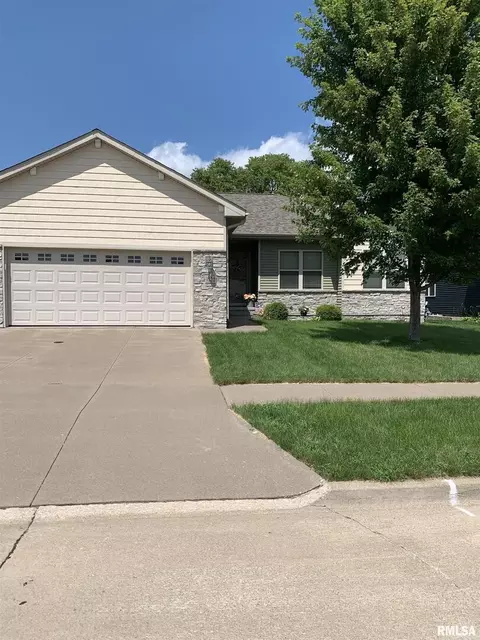 1552 Olde Brandy Ln, Davenport, IA 52807