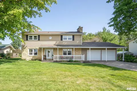 290 Cragmor Dr, Clinton, IA 52732