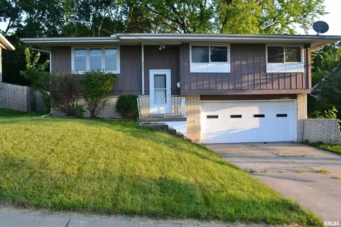 2306 W Kensington Dr, Peoria, IL 61614